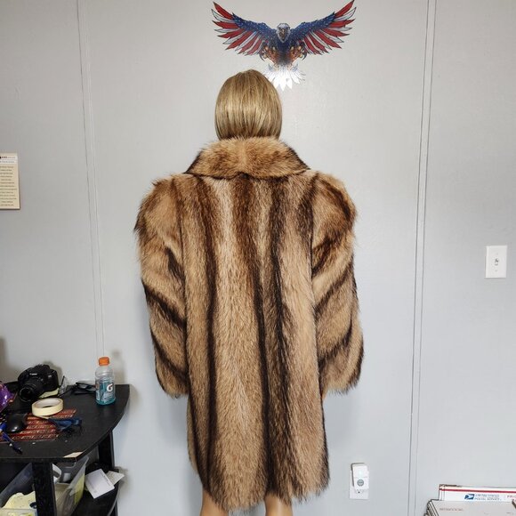#560 Tanuki racoon fur coat - Picture 2 of 4